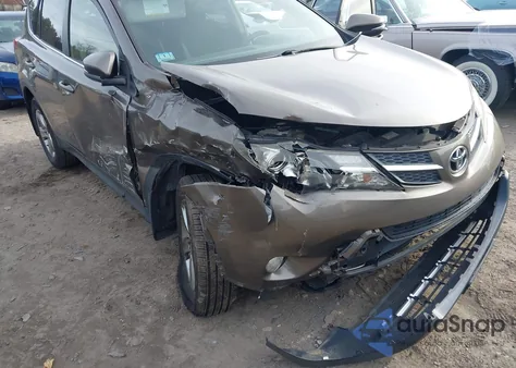 2015 Toyota Rav4 Xle z USA, uszkodzony, nr VIN JTMRFREV0FD154997